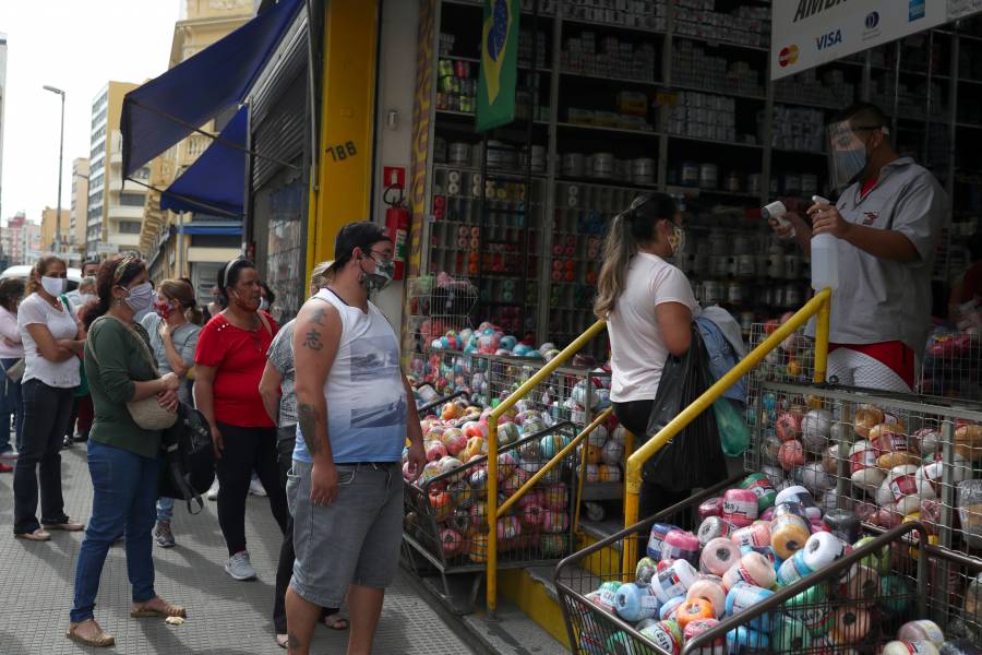 Principales ciudades de Brasil permiten reapertura de negocios