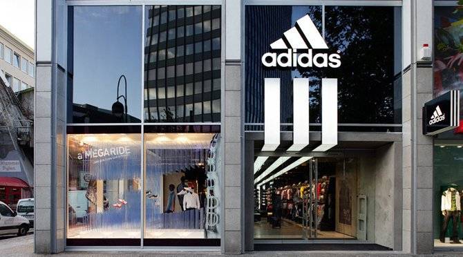 Contratará Adidas a más personas afroamericanas o latinas en Estados Unidos