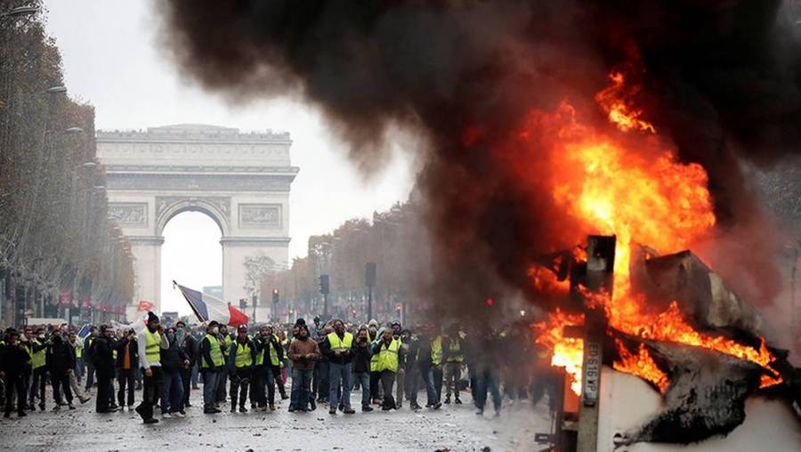Protesta en Paris por asesinato de afroeuropeo