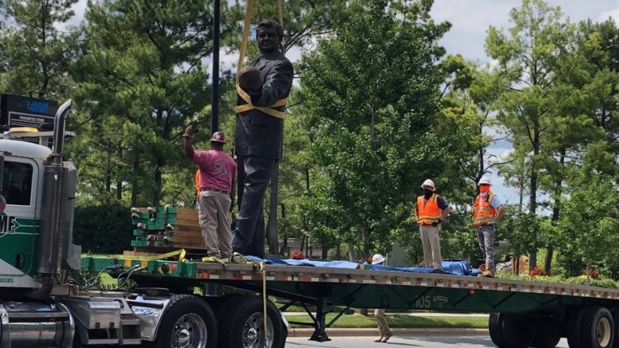 Panteras de Caroline retira estatua de Richardson por temor a vandalismo