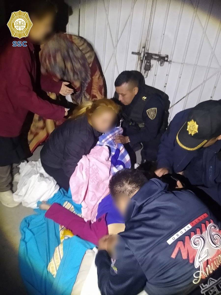 Policías capitalinos ayudan a mujer a dar a luz a sus gemelos en Xochimilco