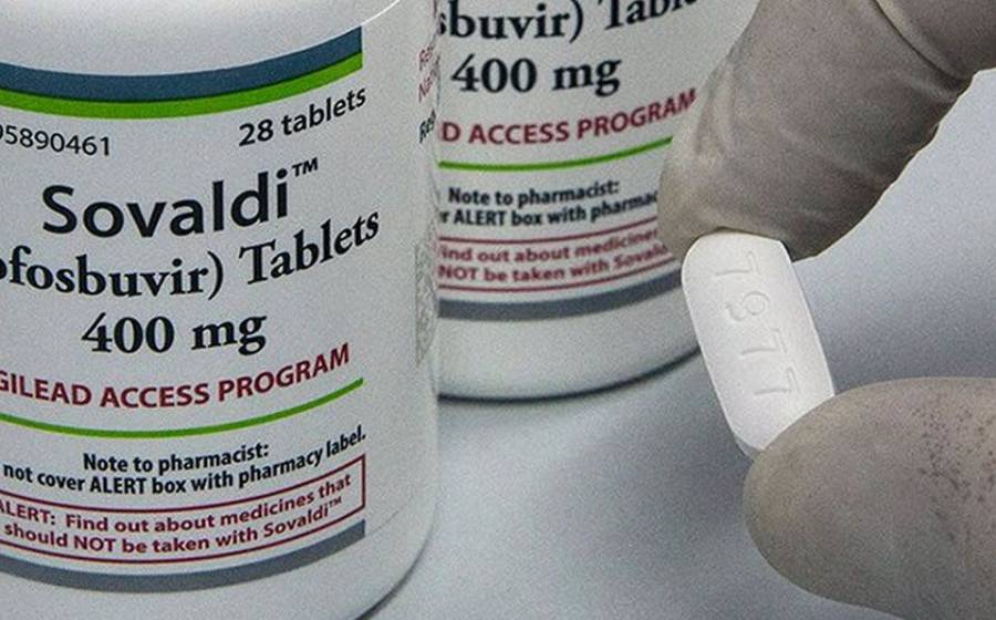 Médicos prueban antiviral contra la hepatitis en la lucha contra el COVID-19