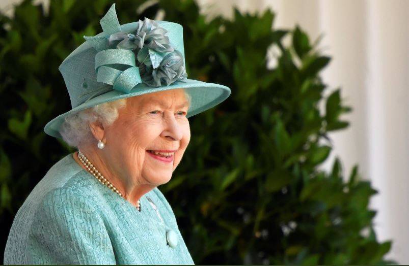 Isabel II celebra su cumpleaños sin multitud en el castillo de Windsor