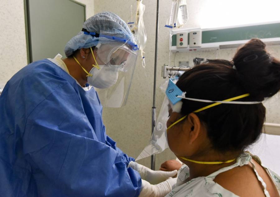 Adaptan máscaras de buceo para proteger a doctores del Covid-19