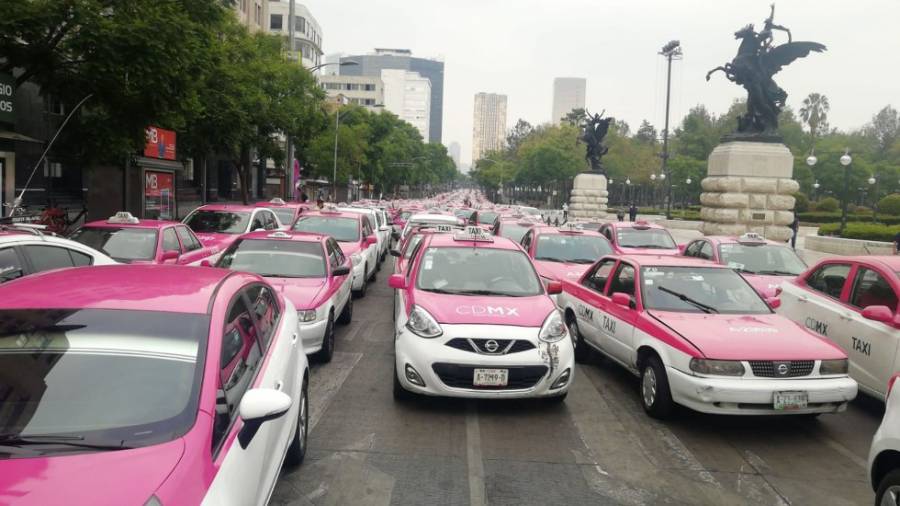 Taxistas protestan en el Hemiciclo a Juárez