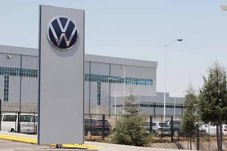 Trabajadores de VW regresan a la planta de Puebla el 16
