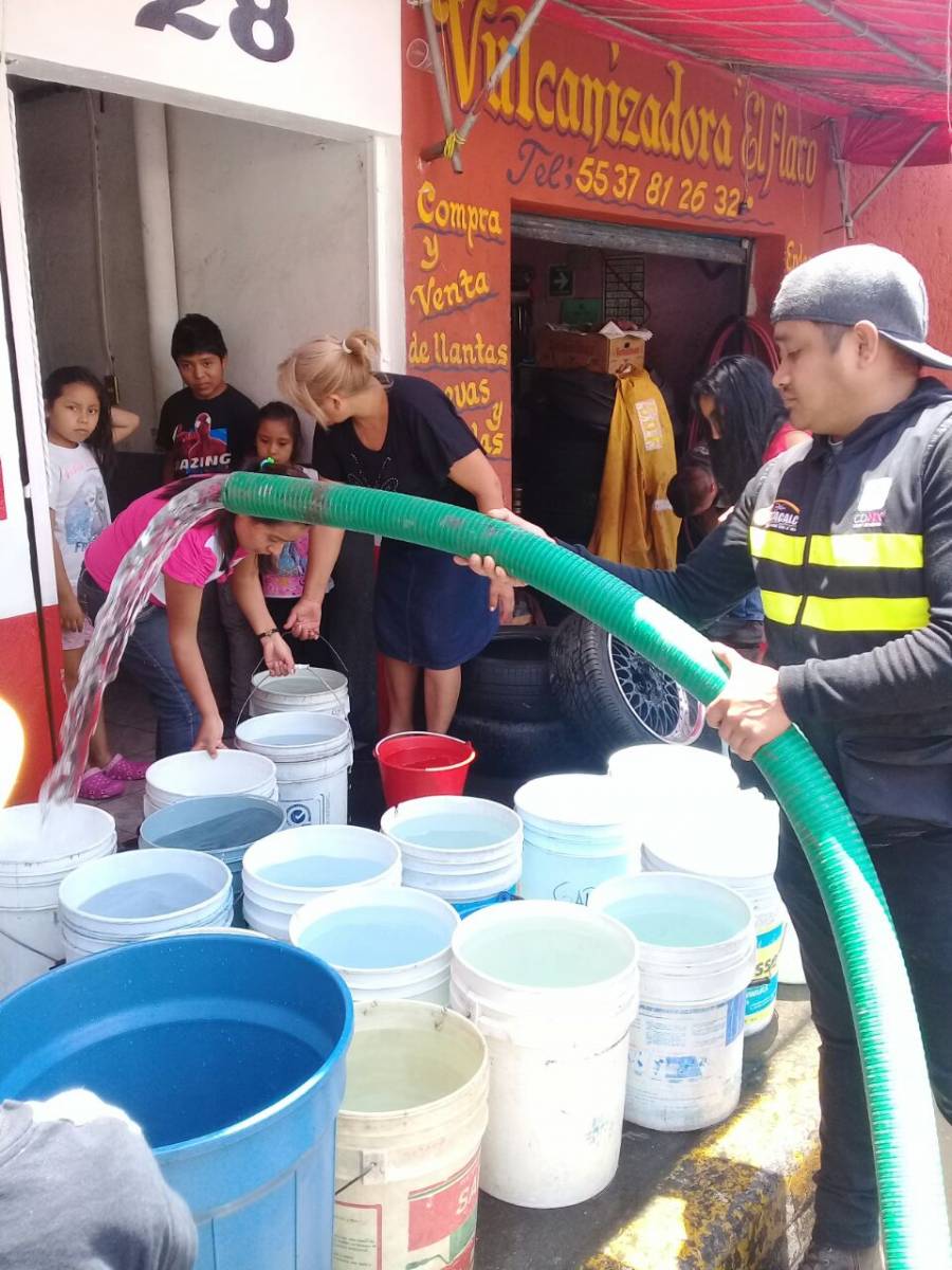 VECINOS DE VARIAS CALLES DE LA COLONIA JUÁREZ PANTITLÁN DE NEZA YA RECIBEN AGUA EN SUS DOMICILIOS O POR PIPA