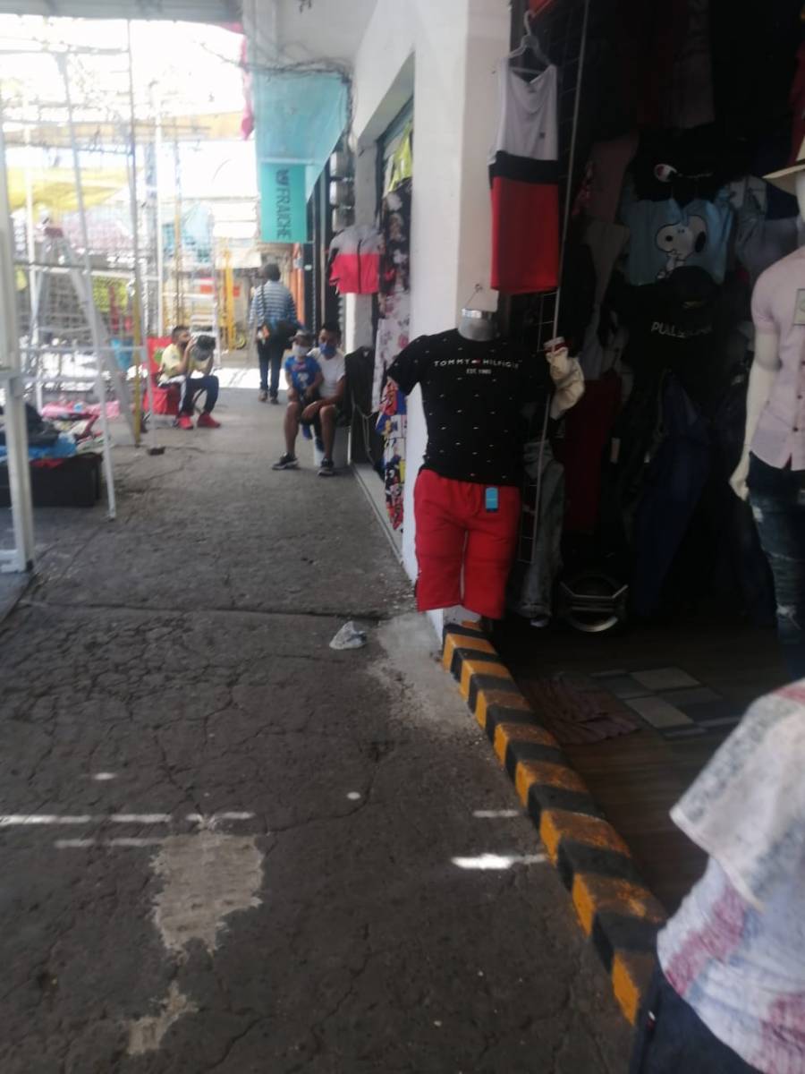 Ambulantes y locatarios rompen cuarentena y regresan a actividades