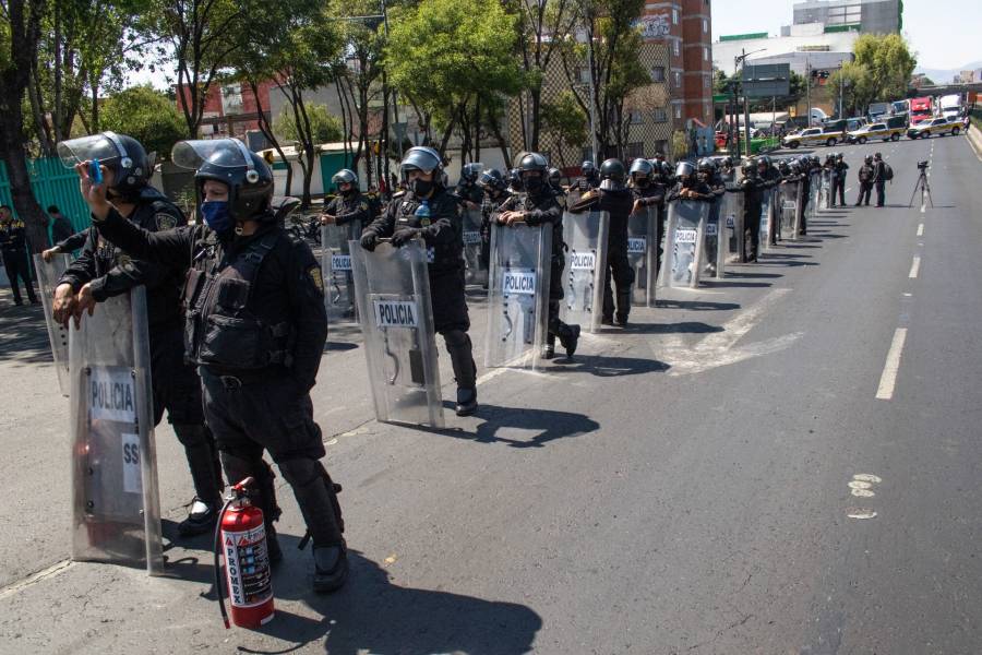 Policías y taxistas piden mejor sueldo y apoyos