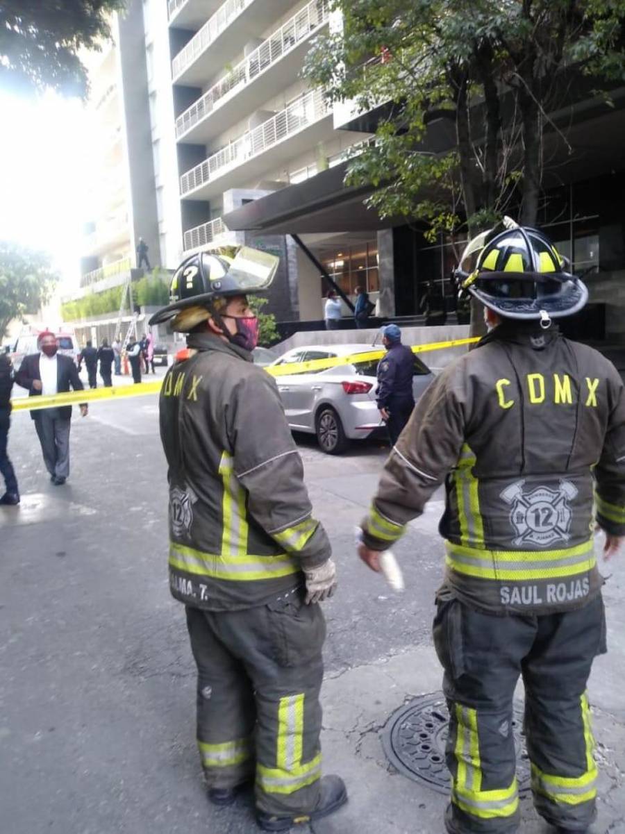 Muere mujer al caer desde el cuarto piso de un edificio en la capital