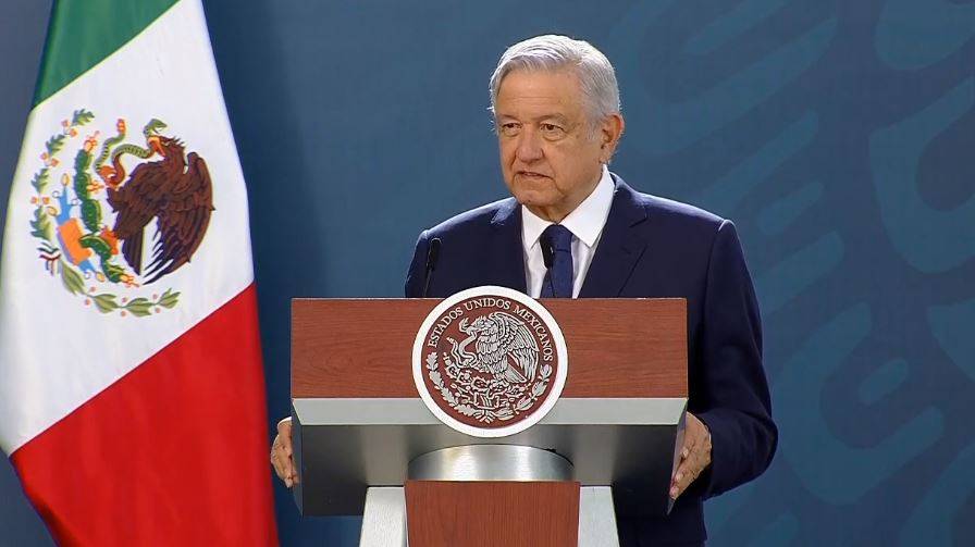 AMLO se dice acosado por los medios