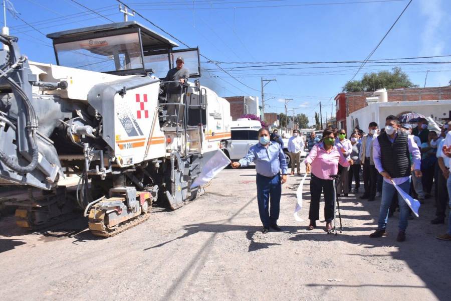 Dan banderazo de salida para renovar calles de Soledad