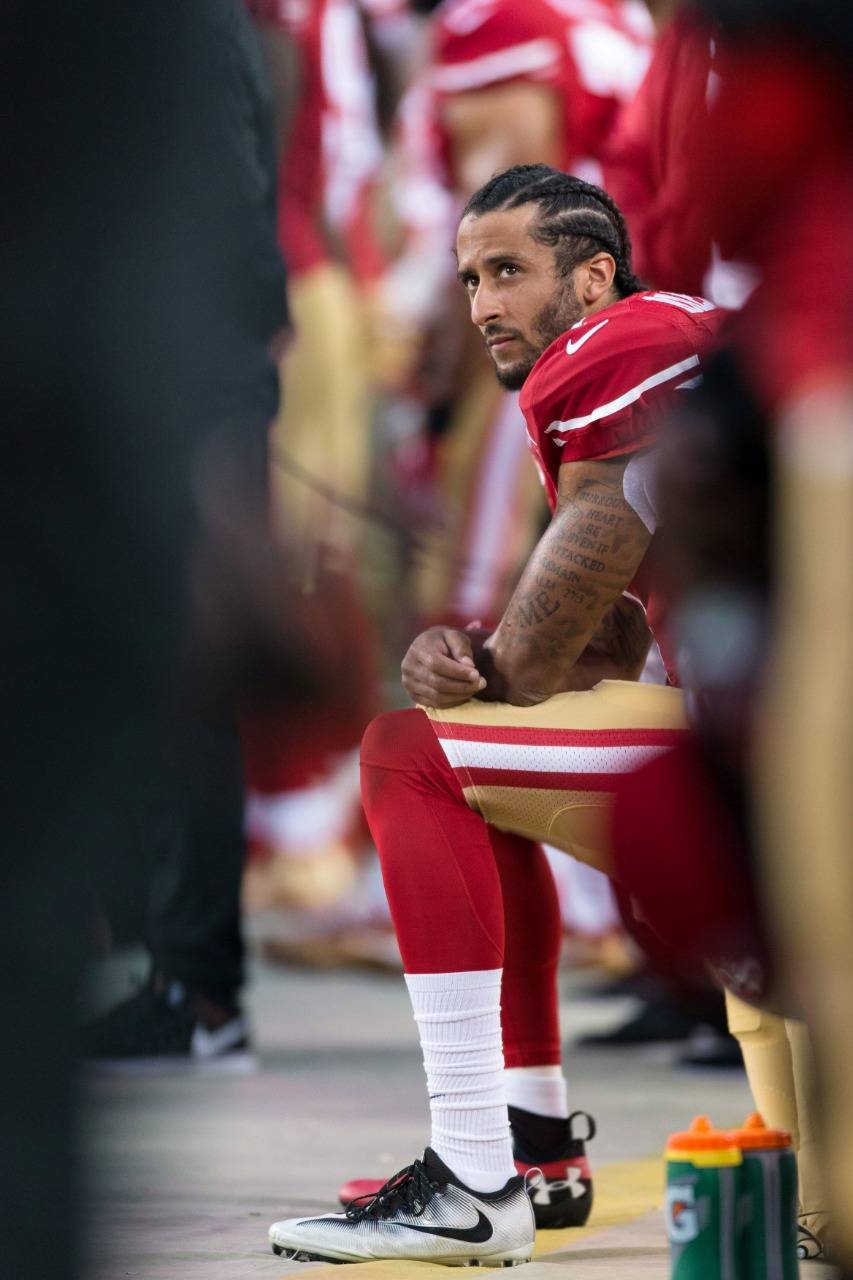 Tras 4 años de lucha, NFL retira veto a Kaepernick