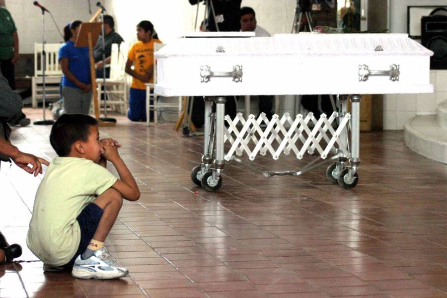 Matan a Ariana, de nueve años durante rosario de su mamá en Tlalnepantla