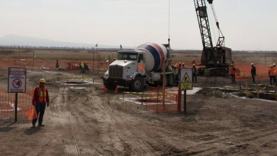 Suspenden aeropuerto de Santa Lucia por descubrimiento de INAH
