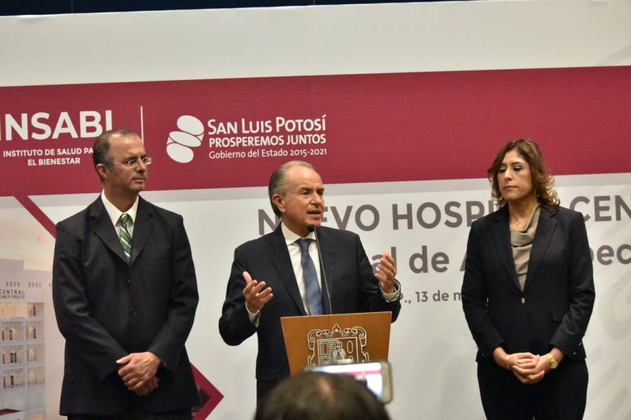 Subdelegado m&eacute;dico del ISSSTE en SLP se atiende en hospital privado por Covid