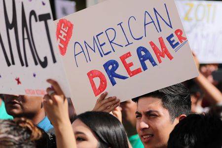 Corte Suprema bloquea intento de Trump de cancelar DACA
