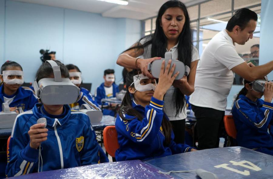 La CDHCM participa en diálogo intergeneracional con adolescentes