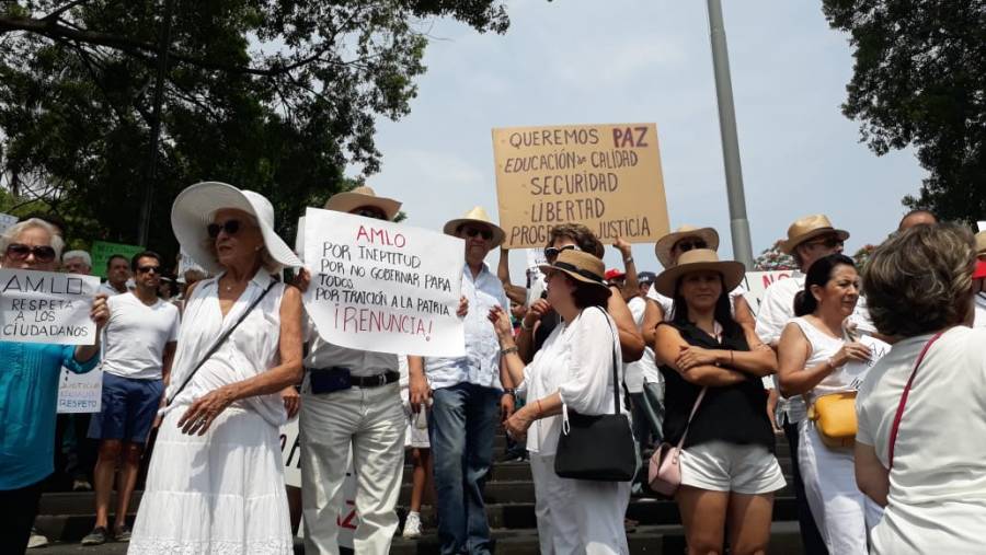 Se registran protestas durante conferencia del Presidente en Cuernavaca