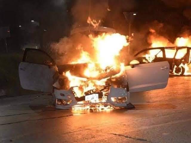 Enfrentamiento armado provoca incendios de casas y autos en Caborca