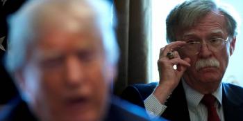 Trump amenaza a Bolton, exclam&oacute; que pagar&aacute; un “alto precio”