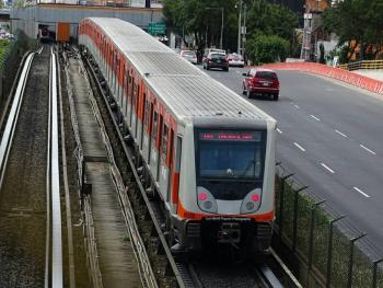 Hombre pierde la vida tras arrojarse a las v&iacute;as del Metro Xola