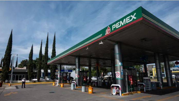 Autorizan a Pemex vender gasolina de menor calidad y diesel alto en azufre durante Covid-19