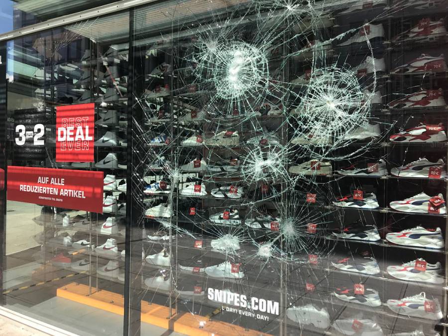 Varios policías resultan heridos tras fuertes disturbios en Stuttgart, Alemania