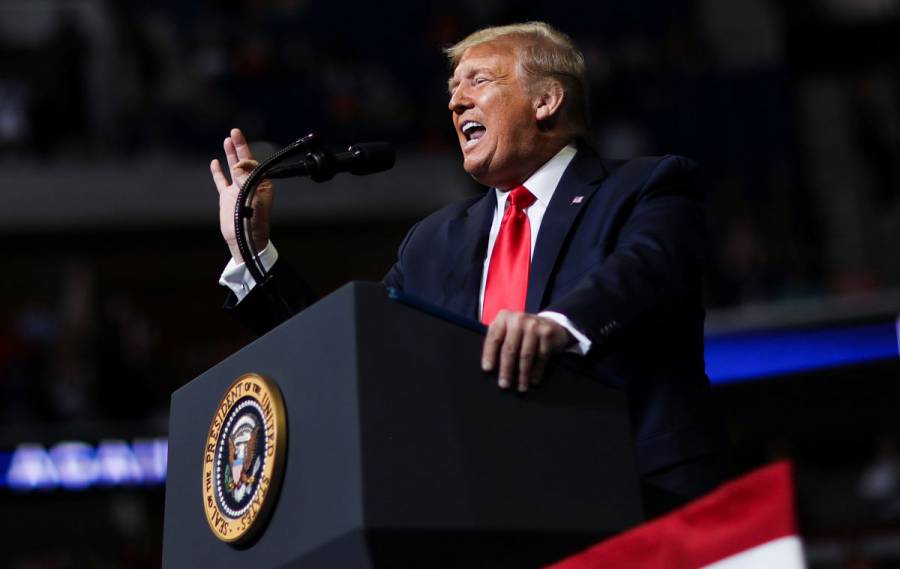 Anunciará Trump restricciones a visas de trabajadores extranjeros