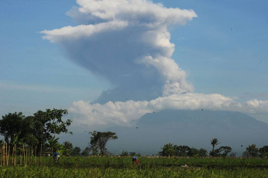 El volcán Merapi en Indonesia entra en erupción [Video]
