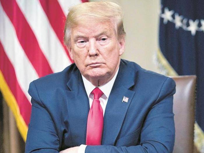 Suspende Trump emisi&oacute;n de cinco tipos de visas y tarjetas de residencia