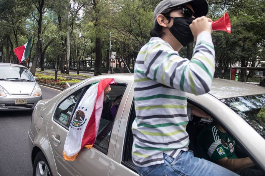 AMLO asegura que manifestantes en autos hacen actos anticipados de campaña