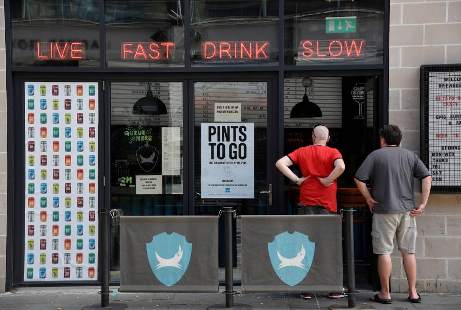 Pubs y hoteles del Reino Unido reabrir&aacute;n en julio