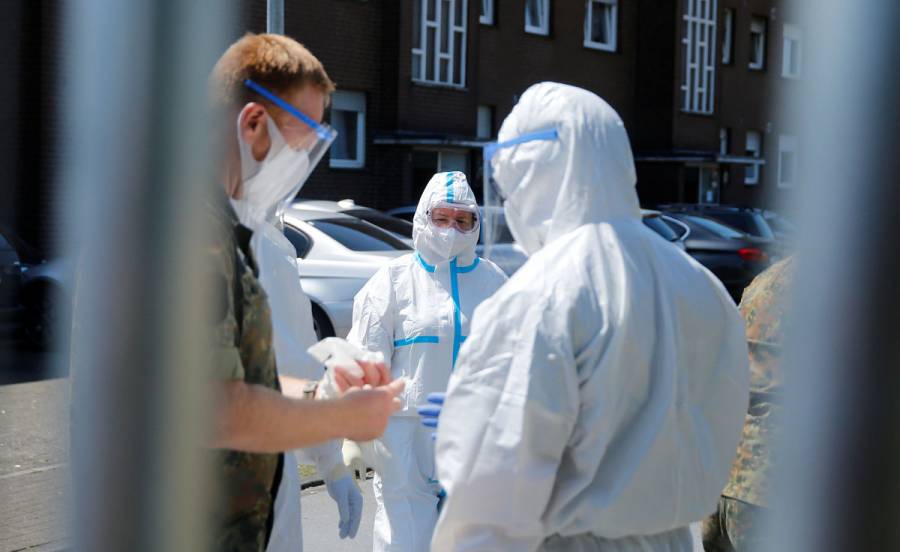 Alemania ordena confinamiento de distrito por brote en matadero