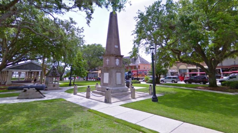 Ciudad m&aacute;s antigua de EE.UU. retirar&aacute; obelisco de supuesto militar esclavista