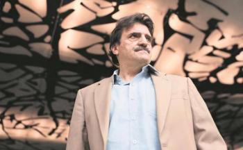 Otorgan el premio Xavier Villaurrutia a Enrique Serna por “El vendedor del silencio”