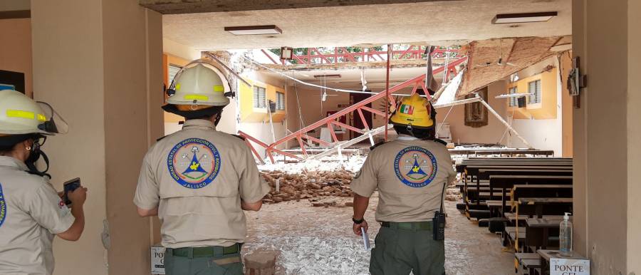 Se registran 11 lesionados al caer techo de parroquia en Zapopan
