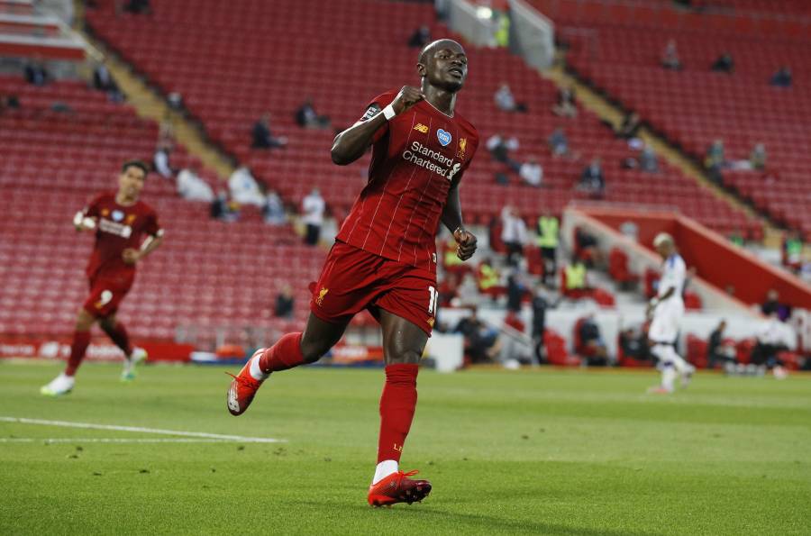 Liverpool gana y acaricia el título de la Premier League