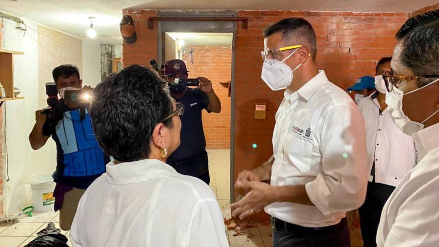 Gobernador de Oaxaca visita Ozolotepec para supervisar los daños por sismo