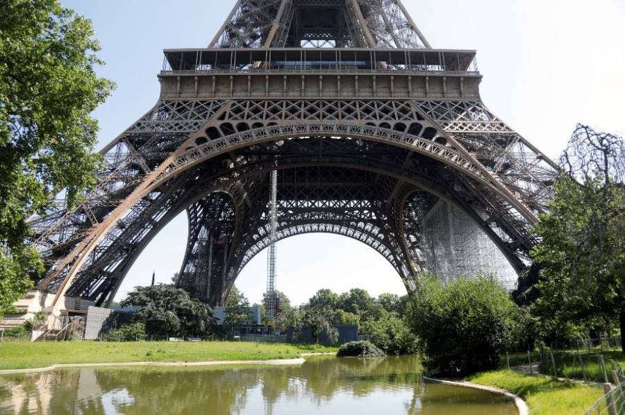 La Torre Eiffel vuelve a abrir pero, sin ascensores