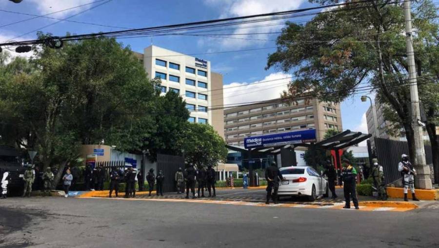 Despliegan fuerte operativo de seguridad en hospital donde atienden a García Harfuch