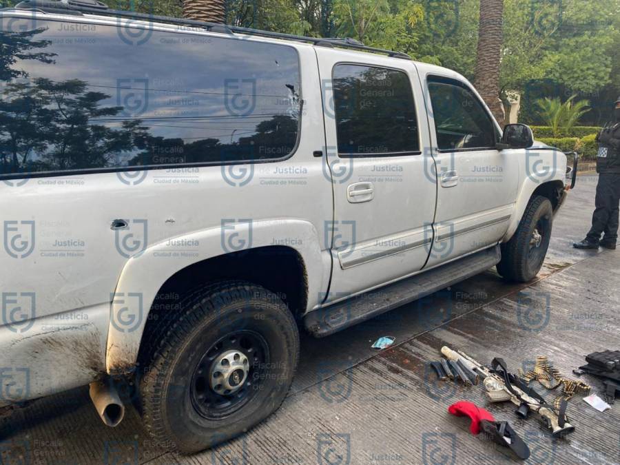 Arriba a Fiscal&iacute;a CDMX Suburban con marca del CJNG