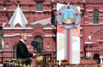 Rusos definen en casillas si  Putin se queda hasta 2036