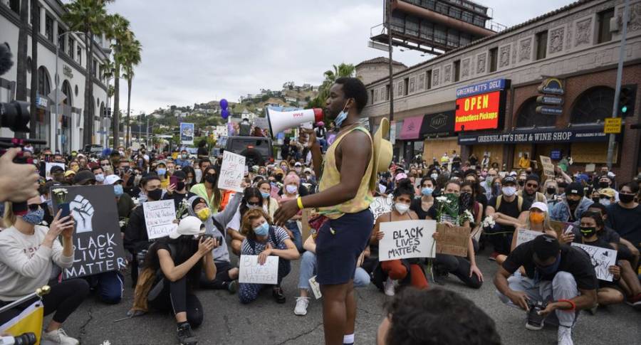 Una persona muere y otra es herida en protesta antirracial en Louisville