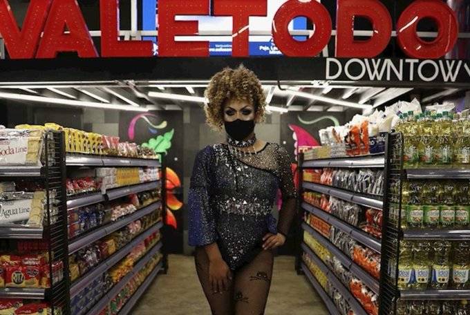 Por Covid-19 antro LGBT ahora es un supermercado
