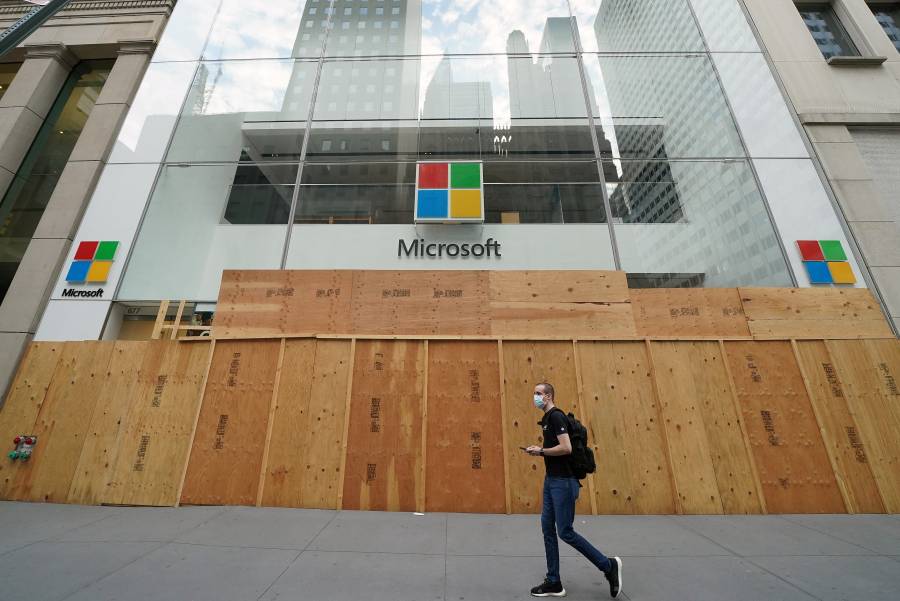 Microsoft cierra tiendas y fortalece la oferta digital