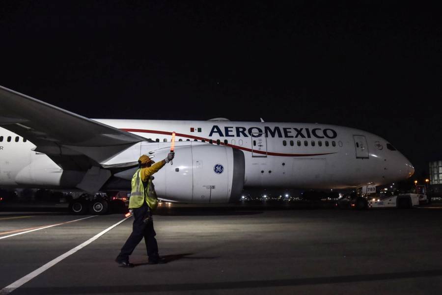 Por COVID-19, acciones de Aeroméxico caen por debajo de los 6 pesos