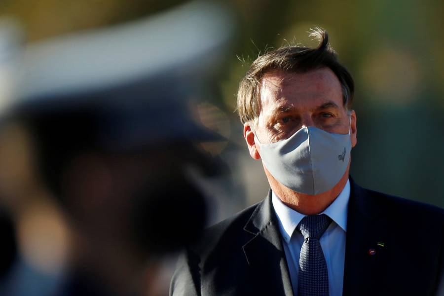 Bolsonaro promulga decreto que extiende ayuda de emergencia