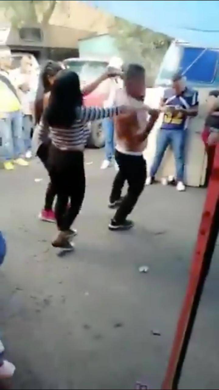 Mucho baile, nada de medidas sanitarias en mercado de Naucalpan