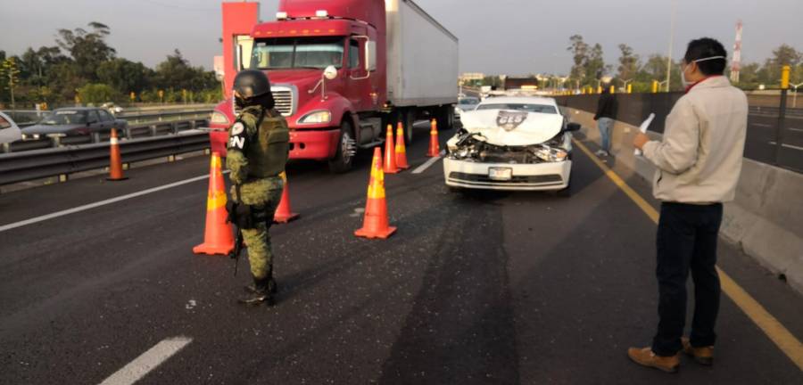 Abaten en Edomex a presunto ladr&oacute;n de tr&aacute;iler con medicamentos